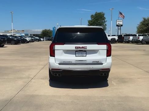 Used 2025 GMC Yukon AT4 Ultimate AWD/4WD image 3