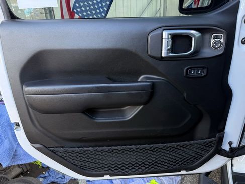 Used 2023 Jeep Wrangler Unlimited Sport image 18