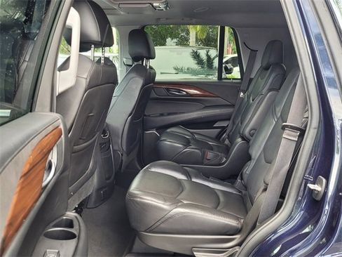Used 2019 Cadillac Escalade Premium Luxury image 8