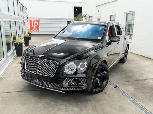 Used 2017 Bentley Bentayga AWD/4WD image 3