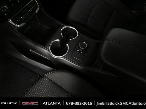 Used 2024 GMC Terrain SLE image 17