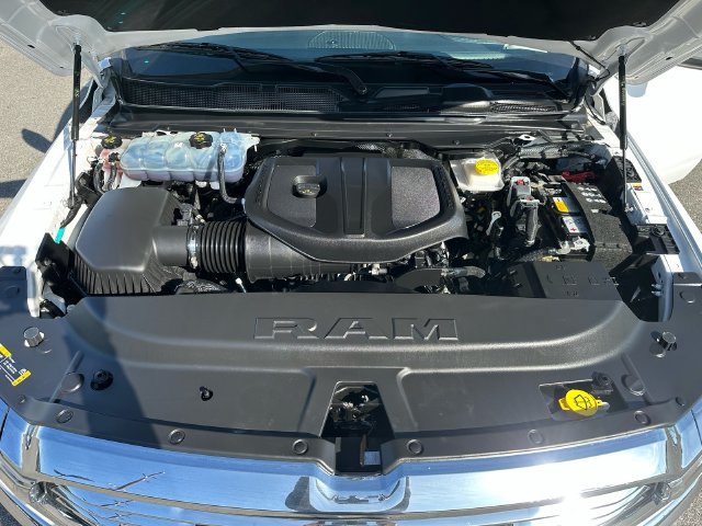 Used 2025 RAM 1500 Laramie AWD/4WD image 7
