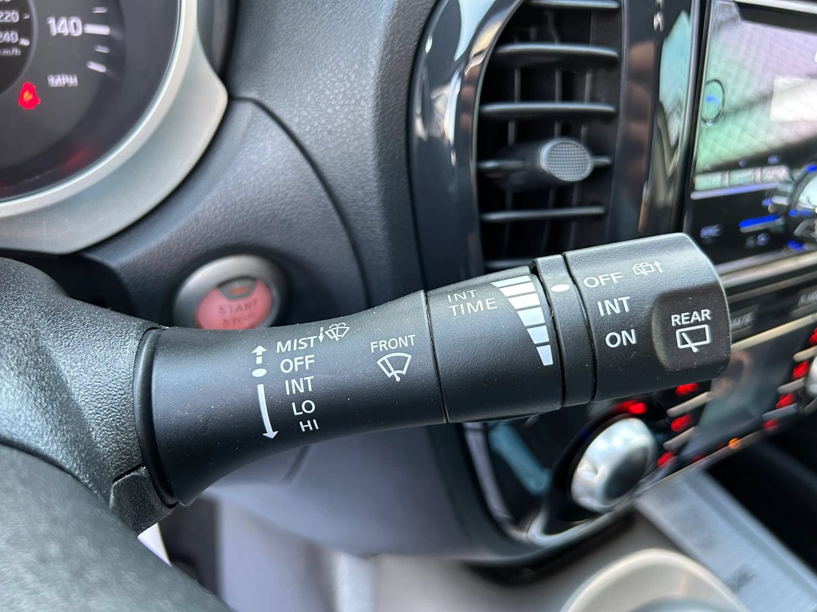 Used 2014 Nissan Juke SV FWD image 15
