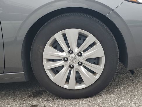 Certified 2023 Nissan Sentra S image 4