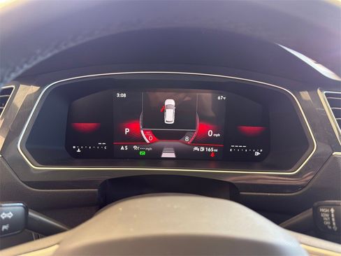 Used 2024 Volkswagen Tiguan SE R-Line image 16