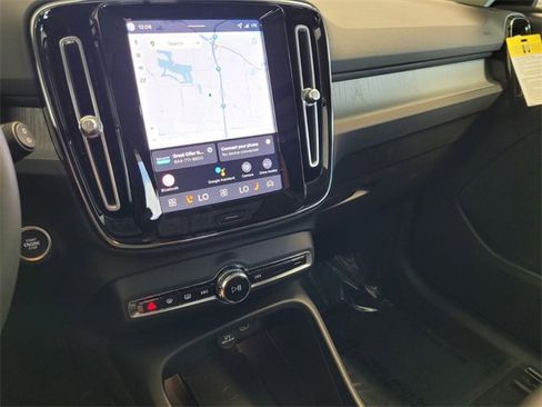 New 2026 Volvo XC40 B5 Core w/ Climate Package image 22