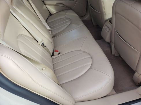 Used 2011 Buick Lucerne CXL image 14