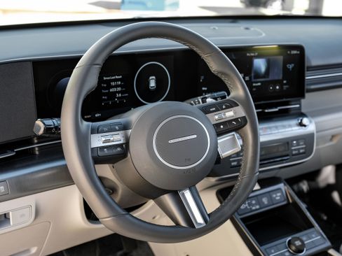 Used 2025 Hyundai Kona SEL image 12