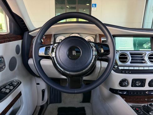 Used 2015 Rolls-Royce Ghost image 41