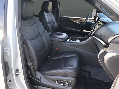 Used 2020 Cadillac Escalade Platinum AWD/4WD image 24