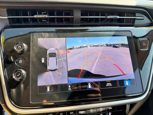 Used 2022 Chevrolet Bolt EUV Premier w/ Sun & Sound Package FWD image 19