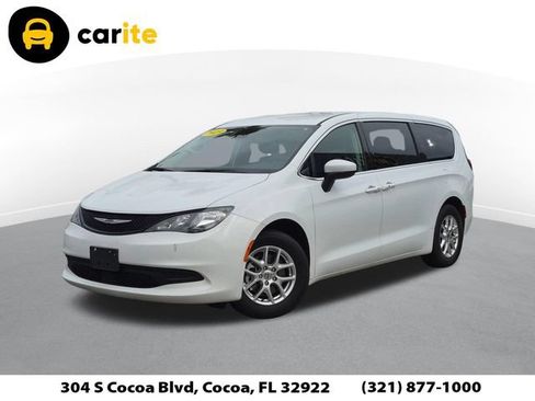 Used 2023 Chrysler Voyager LX FWD image 1