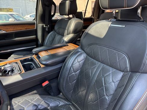 Used 2022 Jeep Grand Wagoneer Series III w/ Rear Seat Video Group 1 AWD/4WD image 6