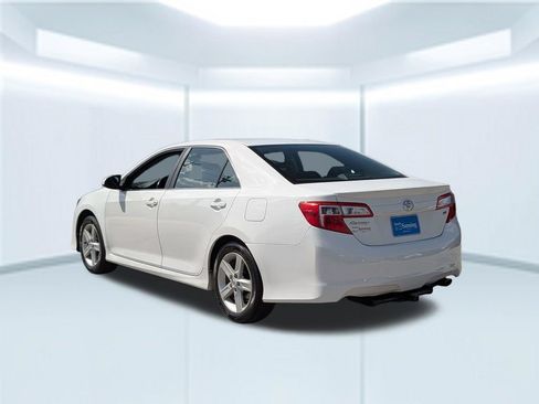 Used 2012 Toyota Camry SE FWD image 3