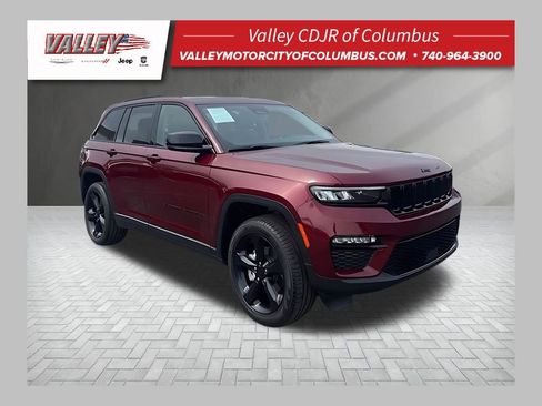 Used 2023 Jeep Grand Cherokee Limited w/ Black Appearance Package AWD/4WD image 1