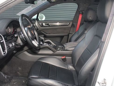Used 2021 Porsche Cayenne GTS w/ Premium Package image 5