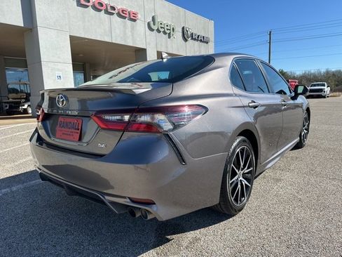 Used 2024 Toyota Camry SE image 7