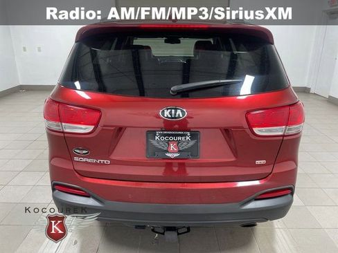Used 2017 Kia Sorento LX w/ LX Convenience Package image 5
