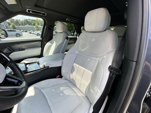 Used 2025 Land Rover Range Rover Sport SE AWD/4WD image 15