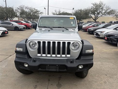 Used 2022 Jeep Wrangler Unlimited Sport image 2