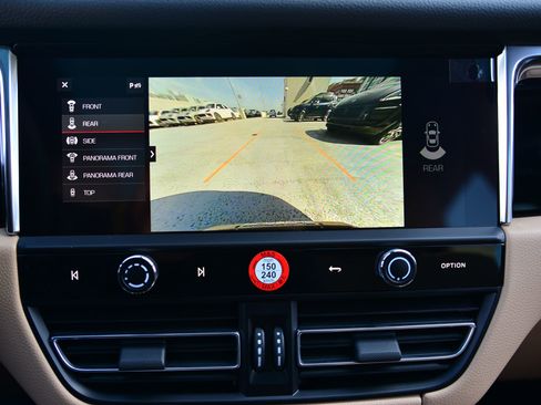 Certified 2026 Porsche Macan AWD/4WD image 31