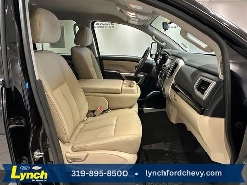 Used 2017 Nissan Titan SV image 5