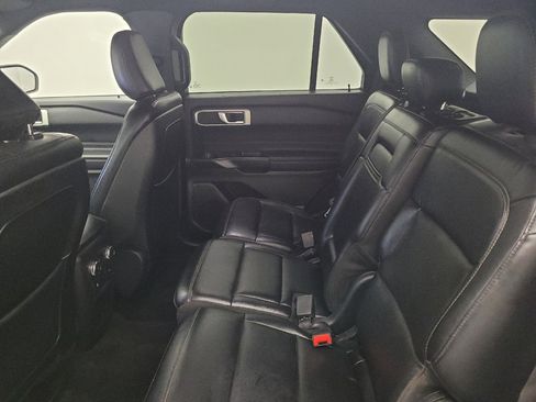 Used 2020 Ford Explorer XLT w/ Equipment Group 202A AWD/4WD image 18