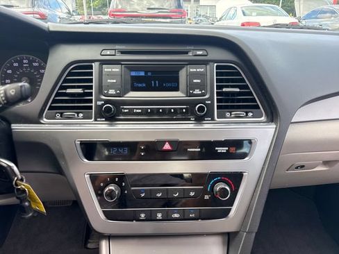 Used 2015 Hyundai Sonata SE FWD image 18