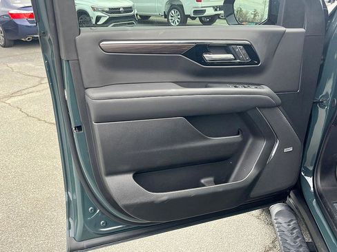 Used 2025 Chevrolet Tahoe Z71 w/ Comfort Package image 13