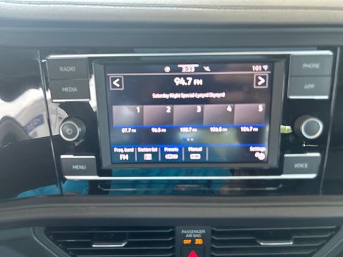 Used 2023 Volkswagen Jetta SE w/ Panoramic Sunroof Package FWD image 23