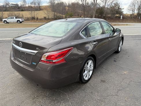 Used 2013 Nissan Altima 2.5 SL w/ Technology Pkg image 7