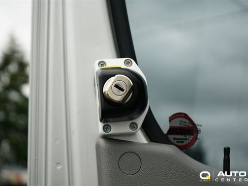 Used 2018 Mercedes-Benz Sprinter 2500 image 27