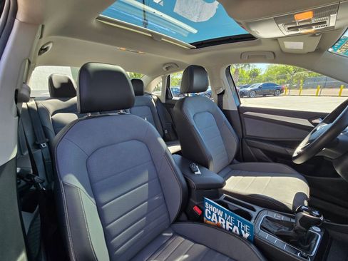 Used 2025 Volkswagen Jetta SE FWD image 44