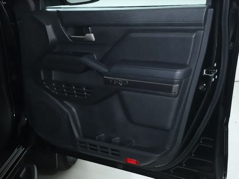 Used 2025 Toyota Tacoma TRD Sport AWD/4WD image 33