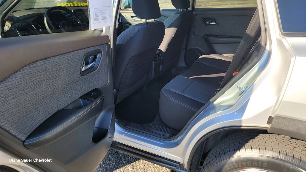Used 2021 Nissan Rogue SV FWD image 25