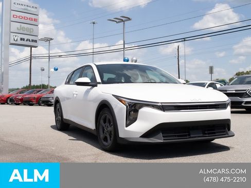 Used 2025 Kia K4 FWD image 2