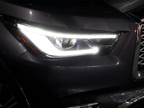 Used 2024 INFINITI QX80 Luxe image 2