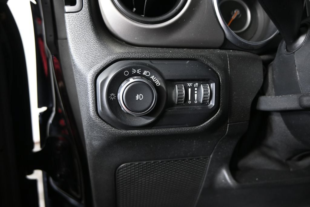 Used 2020 Jeep Wrangler Sport AWD/4WD image 22