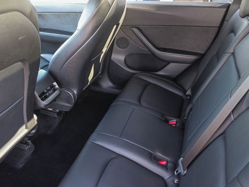 Used 2021 Tesla Model Y Long Range image 19