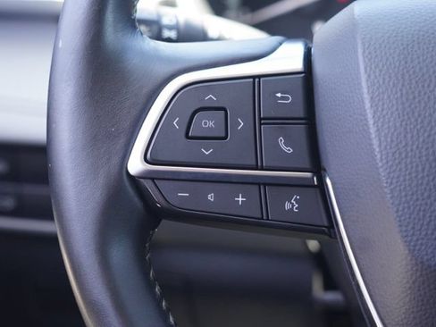 Used 2020 Toyota Highlander XLE FWD image 24