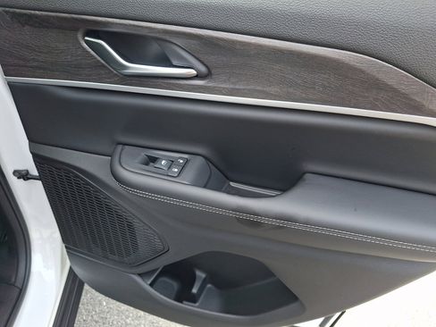 Used 2025 Jeep Grand Cherokee Limited w/ MOPAR Finishing Package image 14