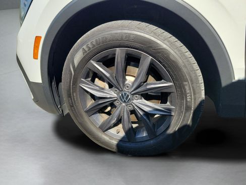 Used 2022 Volkswagen Tiguan SE image 30