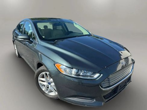 Used 2015 Ford Fusion SE FWD image 2