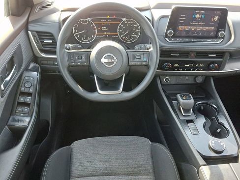 Used 2023 Nissan Rogue SV image 11