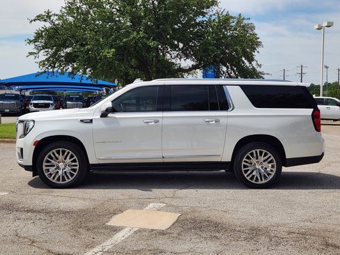 Used 2023 GMC Yukon XL Denali AWD/4WD image 3