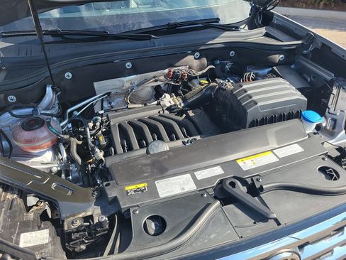 Used 2022 Volkswagen Atlas Cross Sport SEL R-Line AWD/4WD image 29