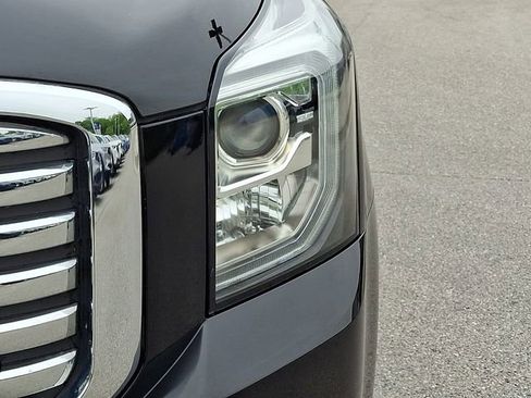 Used 2020 GMC Yukon SLT w/ Premium Edition AWD/4WD image 9
