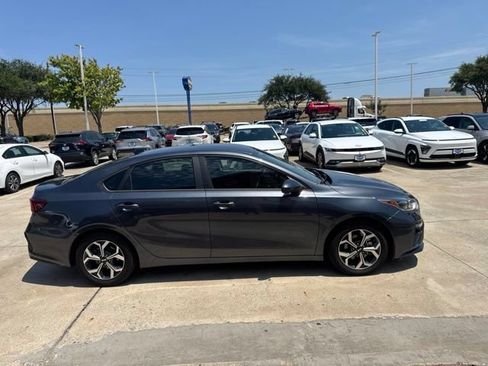 Used 2019 Kia Forte LXS FWD image 2