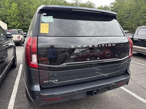 Used 2025 Ford Expedition Active AWD/4WD image 16