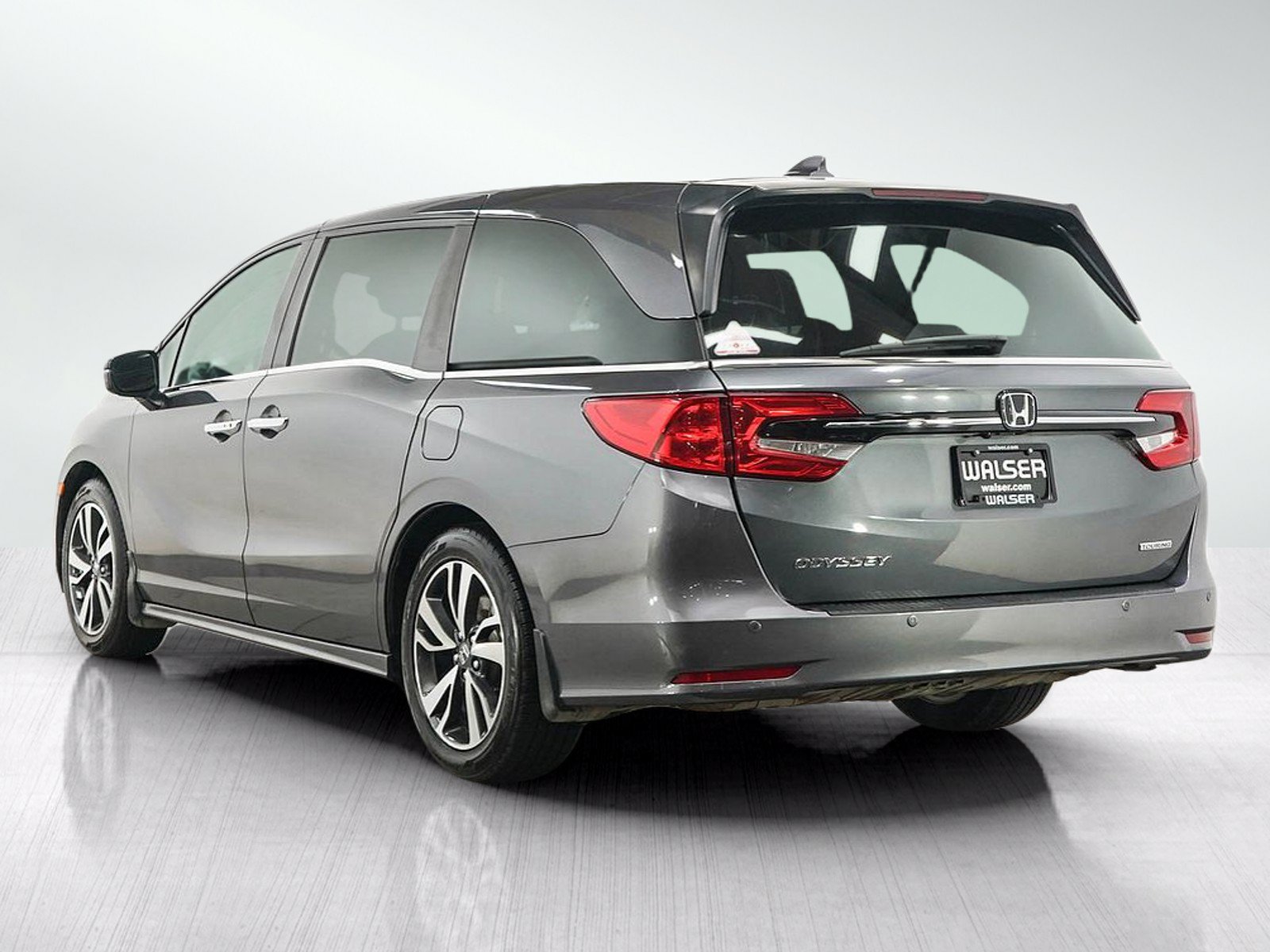 Used 2024 Honda Odyssey Touring image 3